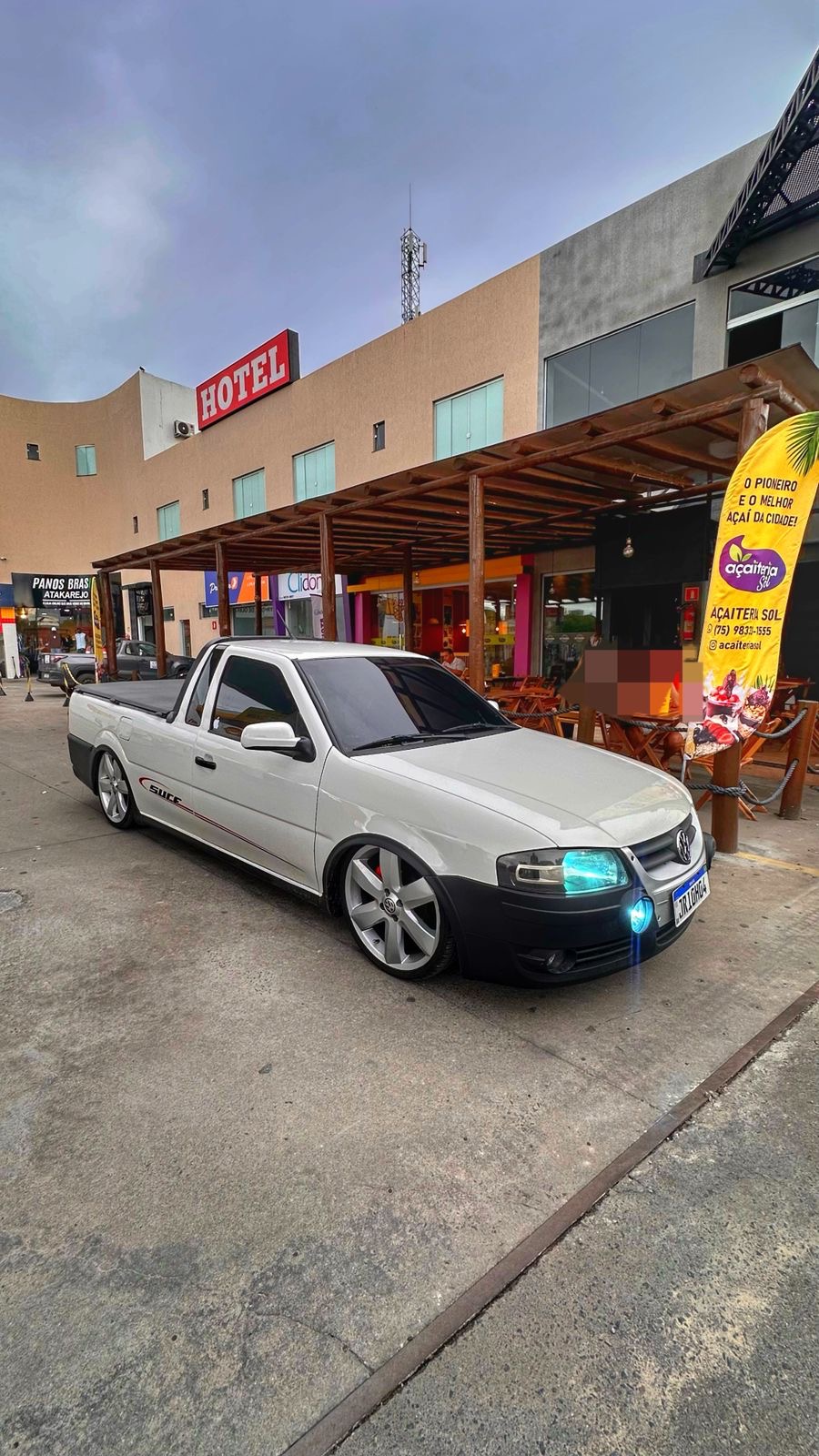 UMA SAVEIRO SURF COM RODAS ARO 18 + SUSPENSÃO A AR OU 40 MIL NO PIX
